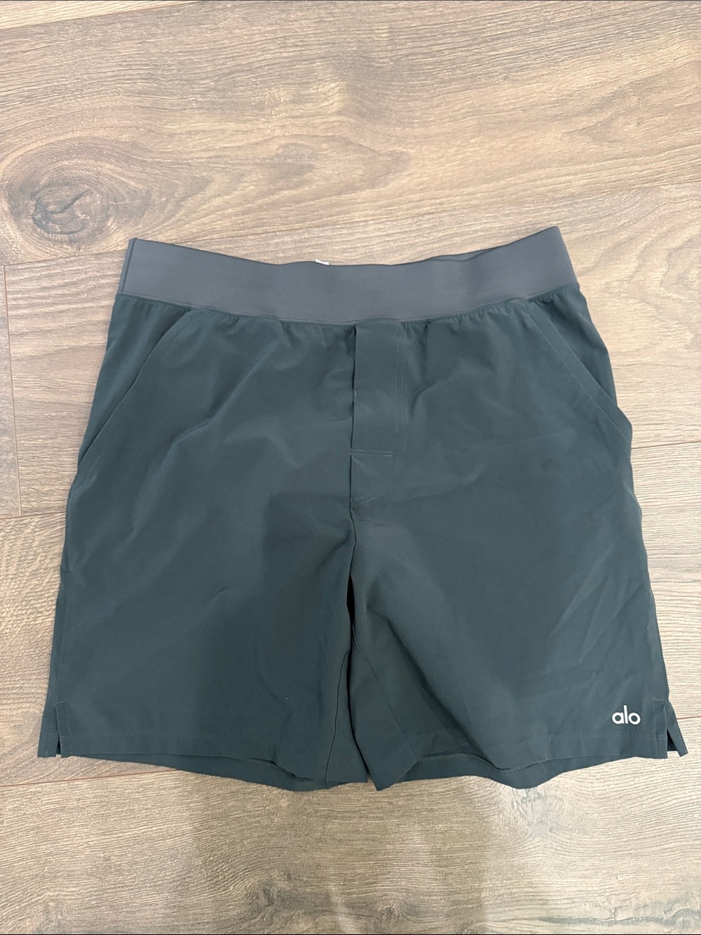 ALO Yoga Men’s 5” Repetition Athletic Shorts in Anthracite Grey